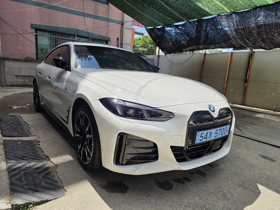 BMW I4 도장면 상태 확인