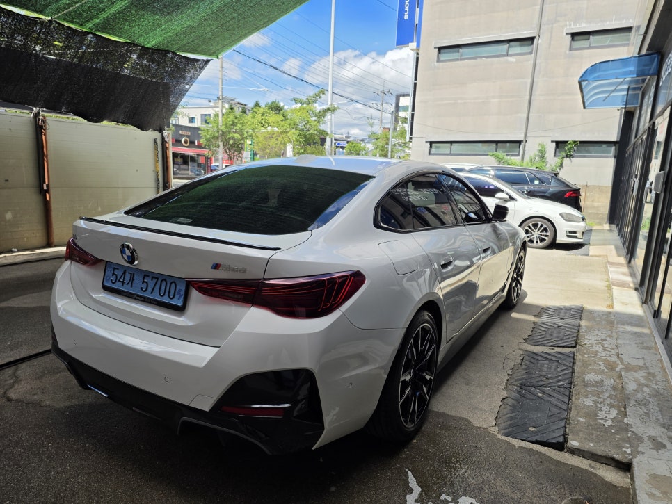 BMW I4 세차 전처리 작업