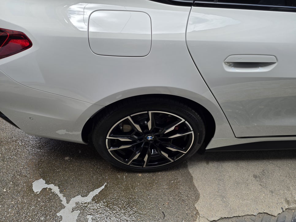 BMW I4 광택 시공 후 도장면 모습