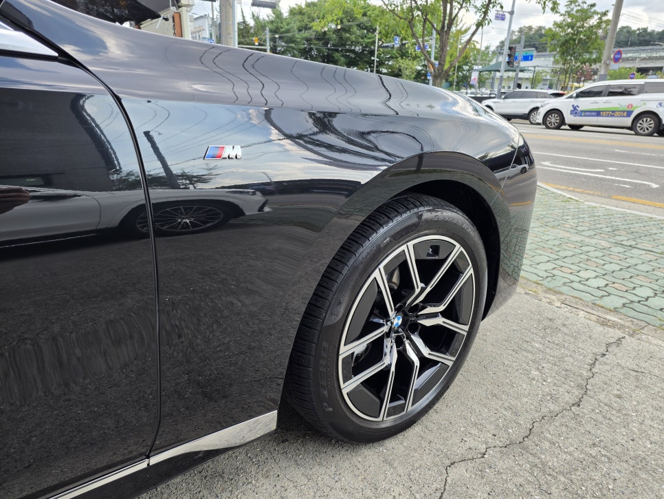 BMW 7시리즈 폴리싱 작업 진행 모습