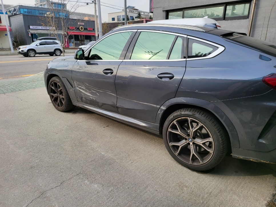 BMW X6 외형복원 시공 전 모습
